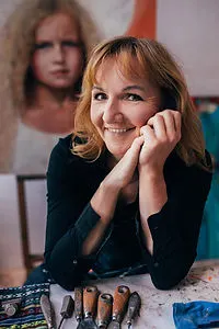 marissa_huber_book_TheMotherhoodOfArt.jp